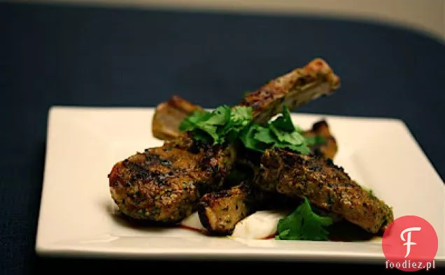 Grillowane Kotlety Jagnięce Charmoula Z Sosem Jogurtowym Z Kminkiem