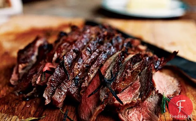 Grillowana noga jagnięcina z czosnkiem i rozmarynem