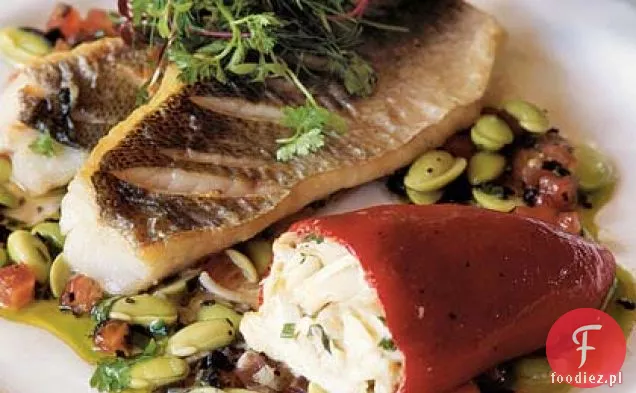 Pstrąg nakrapiany z nadziewanymi krabami Piquillos, Edamame i winegretem truflowym