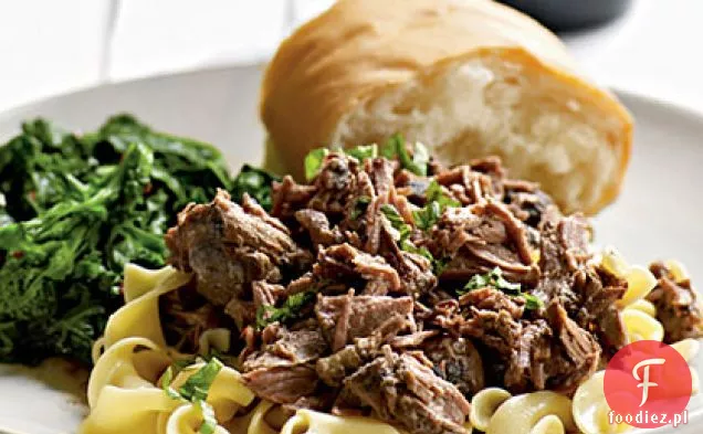 Zinfandel-duszona noga z jagnięciny