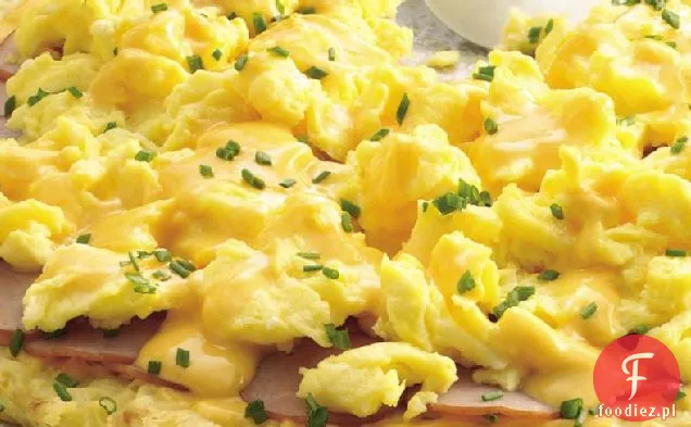 Kanadyjska Pizza Bekonowa z sosem Cheddar-musztarda
