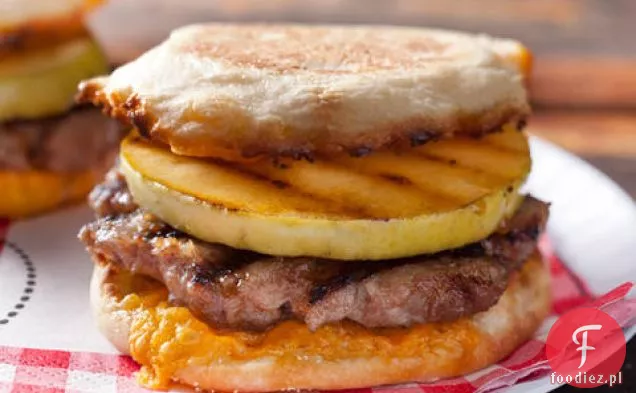 Jabłko i Cheddar śniadanie-kiełbasa Burger