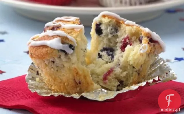 Muffinki czerwone, białe i jagodowe