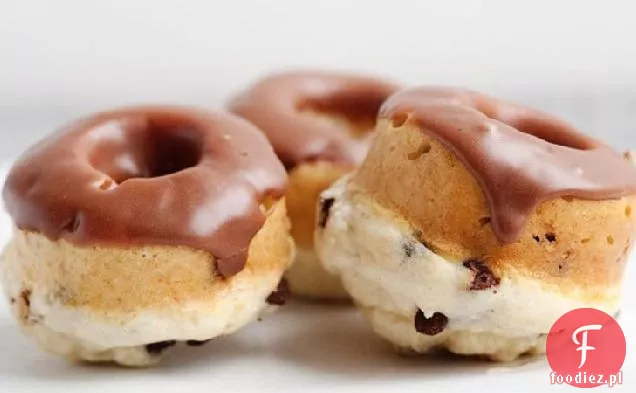 Pieczone pączki czekoladowe z polewą czekoladową