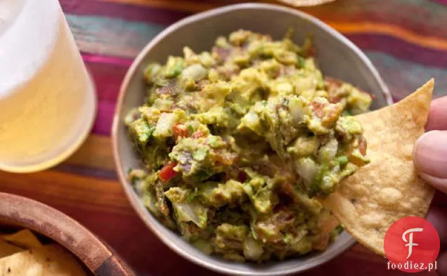 Guacamole z boczkiem i pomidorami