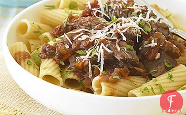 Gulasz jagnięcy wolno gotowany z Rigatoni