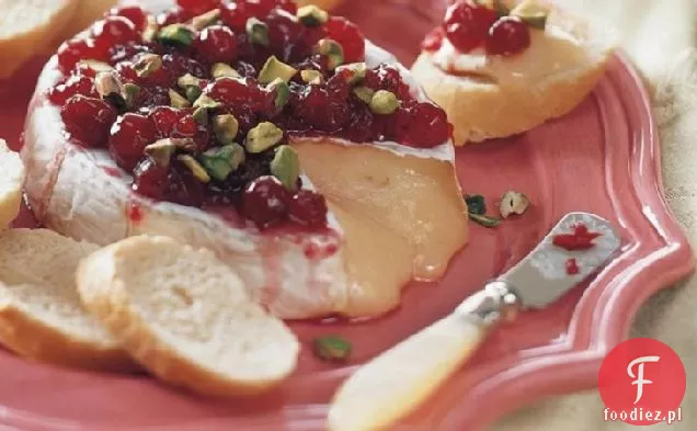 Brie z żurawiną i orzechami pistacjowymi