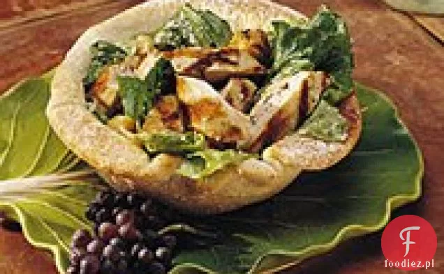 Sałatka Cezar z kurczakiem w miseczkach