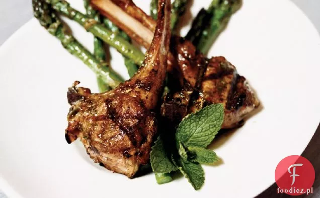 Ziołowo-przyprawowe kotlety jagnięce z mielonymi szparagami