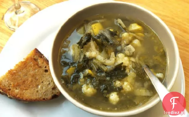 Zupa minestrone Gabrielle Hamilton z grillowanymi kanapkami z serem