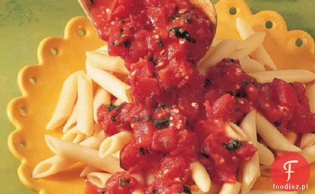 Świeże pomidory i czosnek Penne
