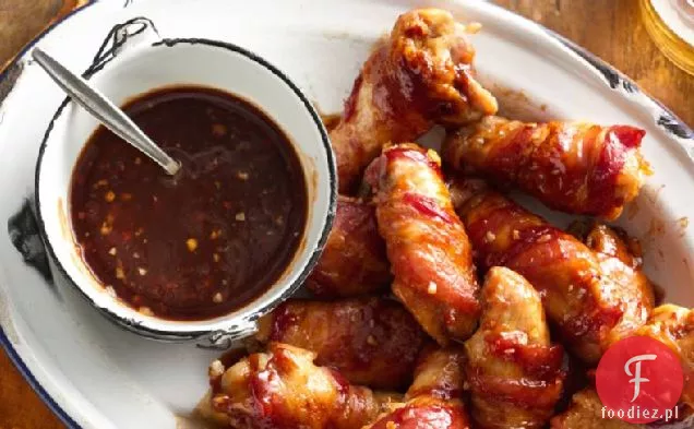Skrzydełka z kurczaka zawinięte w boczek z sosem Barbecue Bourbon