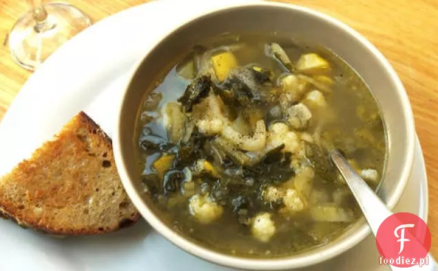 Zupa minestrone Gabrielle Hamilton z grillowanymi kanapkami z serem