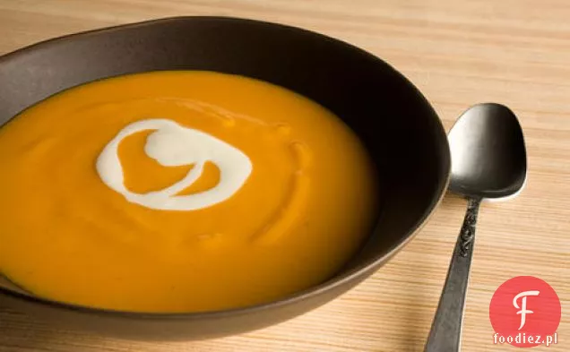 Zupa anyżowa ze słodkich ziemniaków z kremem imbirowym