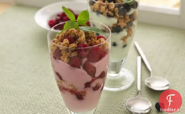 Parfaits jogurtowo-musli z jagodami