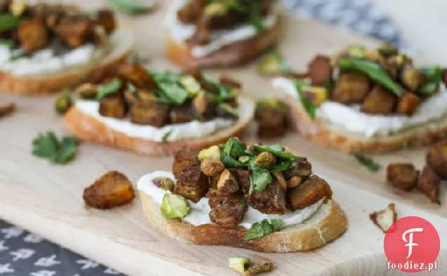 Pieczone Squash Crostini z bitym kozim serem