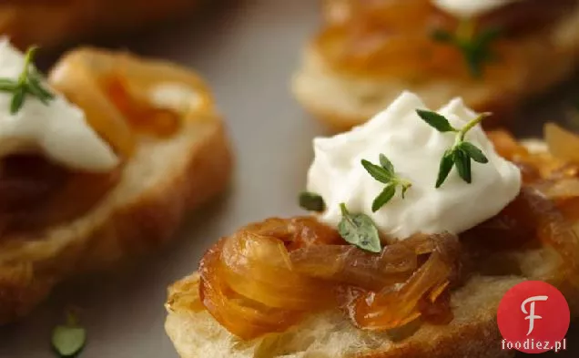 Crostini z karmelizowanym dżemem cebulowym