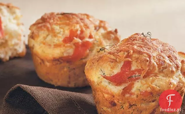 Muffiny z wędzonym łososiem i koperkiem