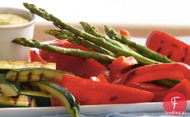 Grillowany talerz wegetariański z dipem imbirowo-musztardowym