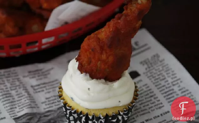 Pikantne babeczki z kurczaka Buffalo i Cornbread