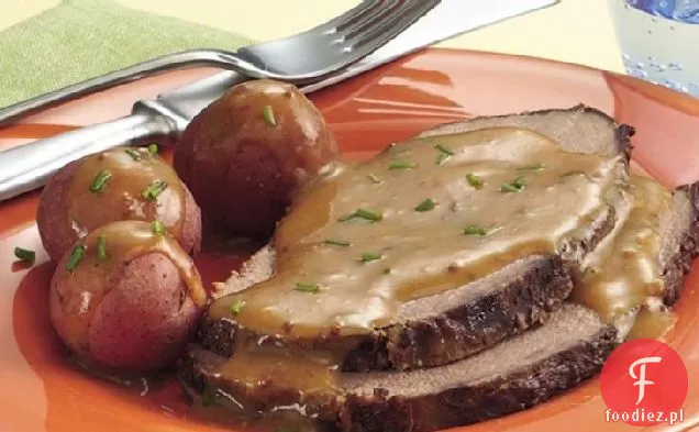 Wolno gotująca Bawarska pieczeń wołowa z sosem
