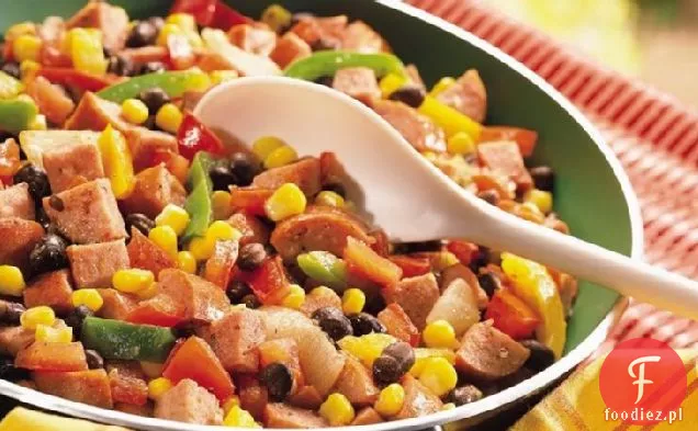 Czarna fasola Cajun z kiełbasą i kukurydzą