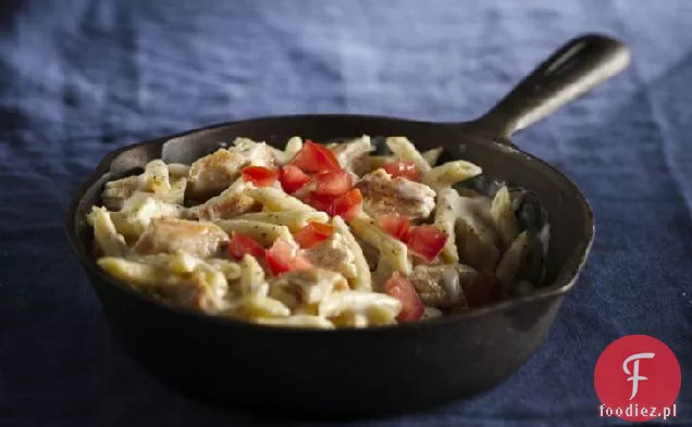 Szybki Kremowy Parmezan Kurczak Penne