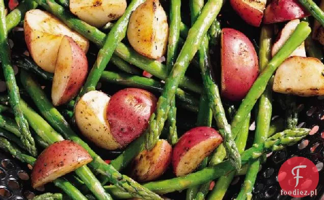 Grillowane szparagi i młode ziemniaki