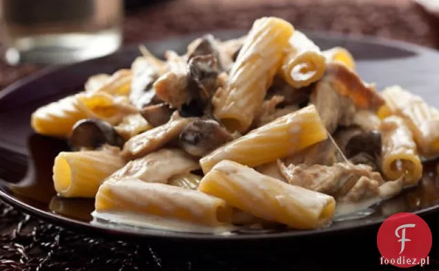Kremowe Rigatoni z kurczakiem i pieczarkami