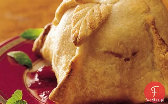 Pierogi żurawinowo-jabłkowe z karmazynowym sosem