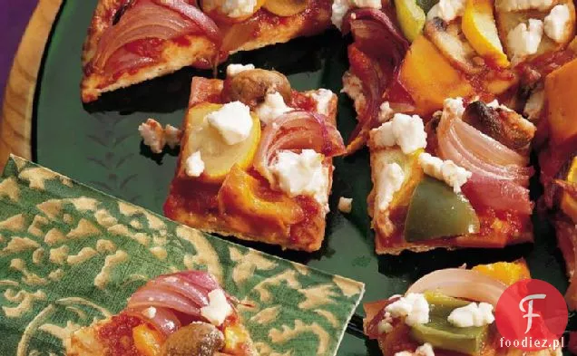 Pizza z pieczonych warzyw i koziego sera
