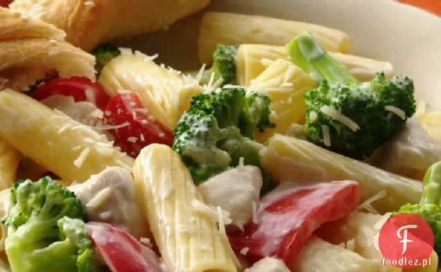 Rigatoni z kurczaka z brokułami i papryką