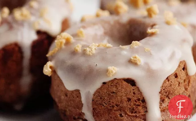 Pieczone pączki czekoladowe z klonową glazurą