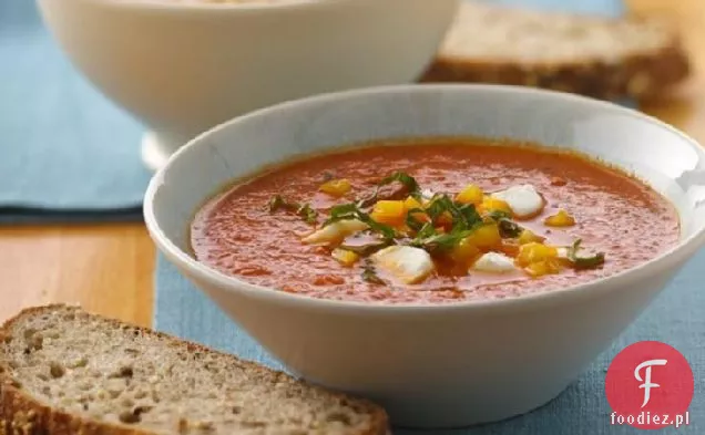 Zupa z pieczonej czerwonej papryki z mozzarellą