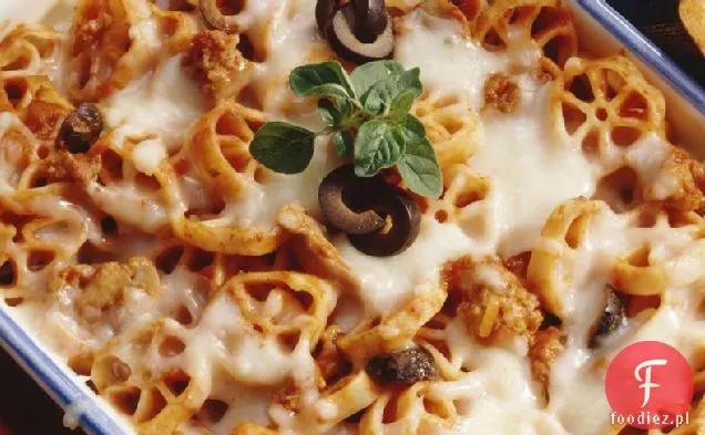 Zapiekanka do pizzy z kiełbasą z indyka