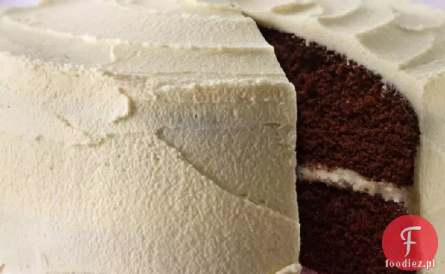 Pyszne ciasto czekoladowe z białym lukrem