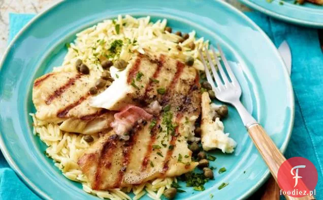 Grillowana Tilapia z masłem cytrynowym, kaparami i Orzo