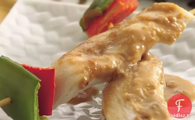 Satay z kurczaka z pikantnym sosem orzechowym