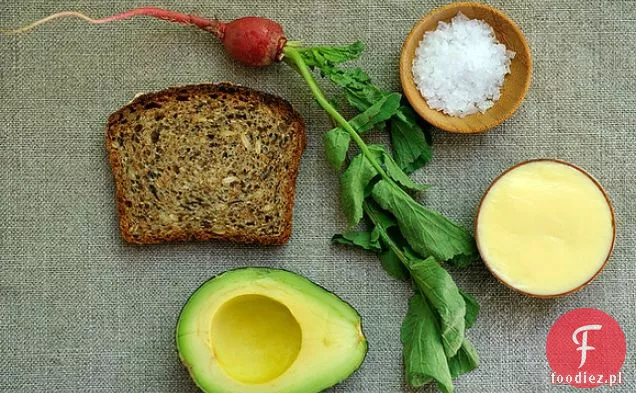 Tartine Z Musztardowym Majonezem I Puree Z Awokado I Rzodkiewkami Z