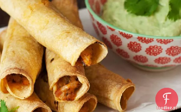 Zapiekane Taquitos z kurczaka z Zielonym Chiles i jogurtowym dipem z awokado