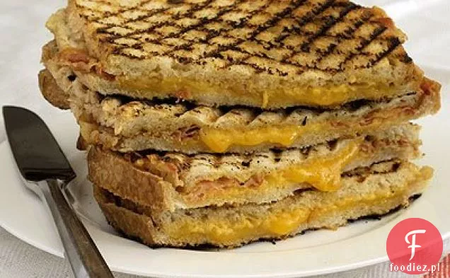 Grillowany Ser Cheddar Panini Z Pancettą I Gorącą Musztardą