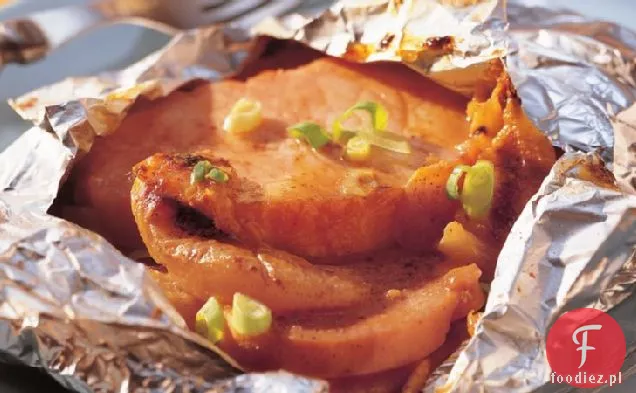 Grillowane Peachy słodkie ziemniaki i wieprzowina opakowania foliowe