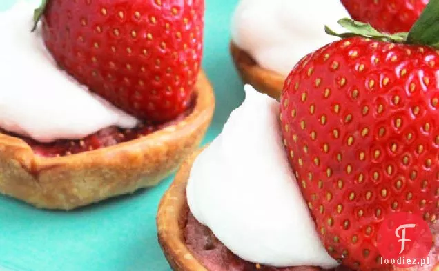 Mini Truskawkowe Tarty Rabarbarowe