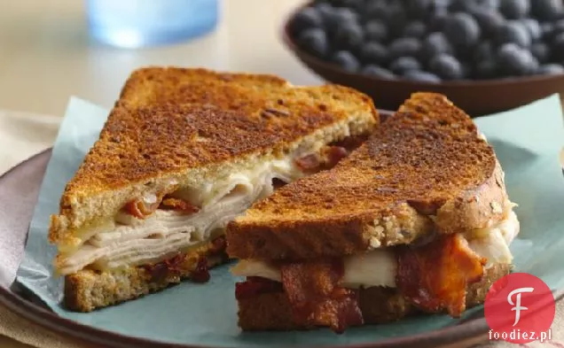 Grillowany Indyk, boczek i szwajcarska kanapka