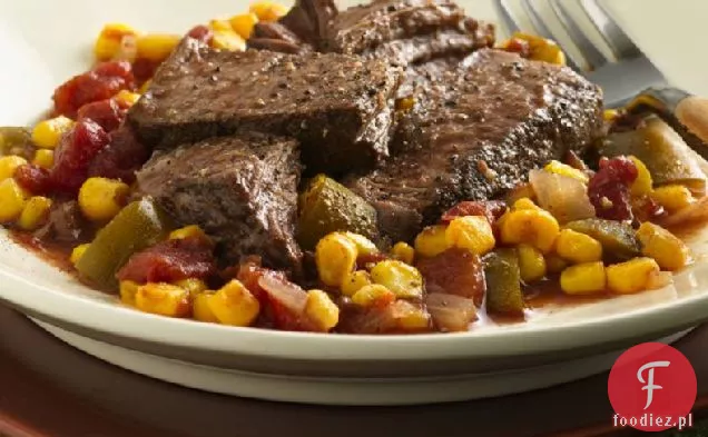 Pieczeń wolnoopalająca Cajun Pot Roast z Maque Choux