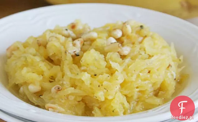 Spaghetti Squash z parmezanem i orzeszkami piniowymi