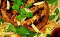 Grillowana Sałatka z polędwicy wieprzowej Adobo ze śliwkami i migdałami