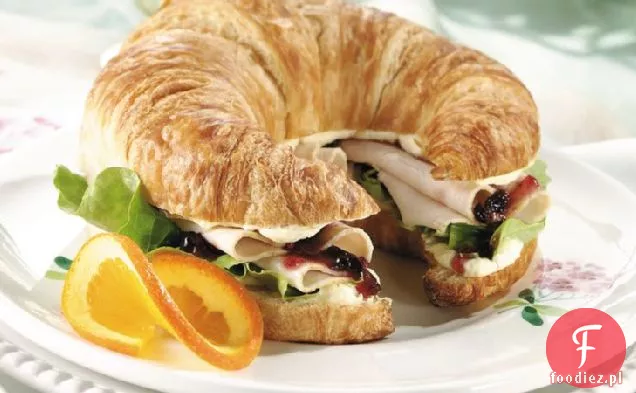 Croissanty z kurczakiem pieczonym i żurawiną