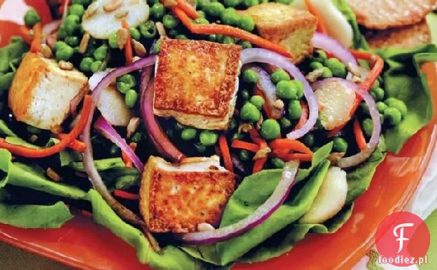 Sałatka z grochu, marchwi i tofu