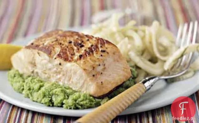 Pieczony łosoś na Herbed Puree z groszku